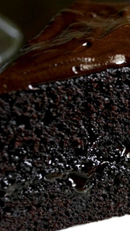 Chocolate Fudge Cake Recipe ~ This is an incredibly moist, super duper chocolatey cake!: Chocolate Fudge Cake Recipe, Fudge Cake Recipe, Resep Brownies, Chocolate Fudge Cake, Dark Chocolate Cakes, Best Chocolate Cake, Fudge Cake, Moist Chocolate Cake, Cake Frosting