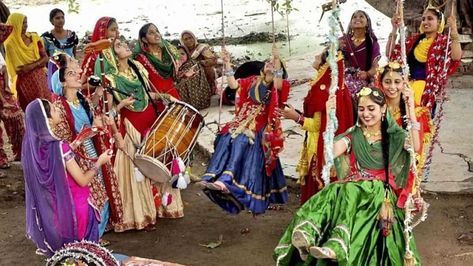 An auspicious Hindu festival that falls during the monsoon months, Teej is associated with women fasting for their husband’s longevity. Like any other festival that involves fasting, Teej also comes with its share of do’s and don’ts. Teej Festival Outfits, Teen Songs, Hariyali Teej, Teej Festival, Goddess Parvati, Punjabi Culture, Woman Singing, Married Women, Festivals Of India