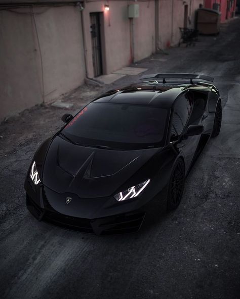 Lamborghini Huracan sur Instagram : Midnight monster 😈 . Follow @huracan for the hottest Lamborghini Huracán content 🔥 . Via @areumadv10 . #huracan #lamborghinihuracan #lambo… Lamborghini Hurrican, Lamborghini Huracan Black, Mercedes Benz Gts, Black Car Wallpaper, Black Lamborghini, Lamborghini Huracan Evo, Matte Black Cars, Huracan Evo, Cool Truck Accessories