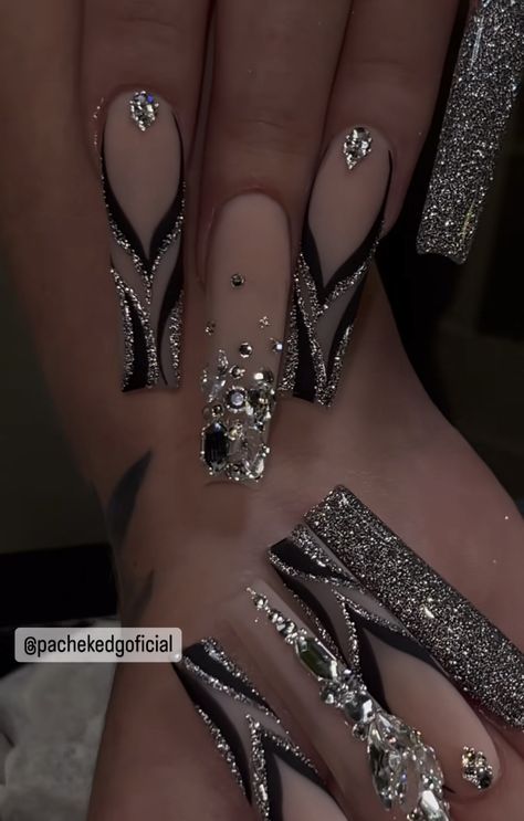 Black Silver Acrylic Nails Designs, Fancy Black Acrylic Nails, Black And Silver Design Nails, Long Acrylic Nails New Years, Nail Designs For Prom Black, Pretty Black Acrylic Nails, Silver Black Acrylic Nails, Black And Silver Nail Designs With Rhinestones, Black Fall Nails Acrylic
