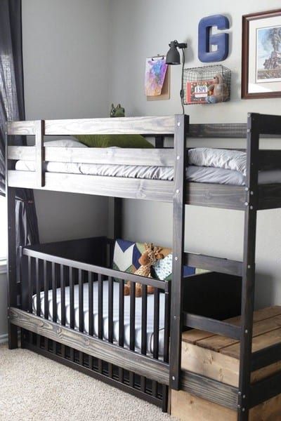 Baby Zimmer Ikea, Cama Ikea Kura, Bunk Bed Hacks, Ikea Mydal, Bunk Bed Crib, Ikea Bunk Bed, Kura Ikea, Small Apartment Room, Bunk Beds For Boys Room
