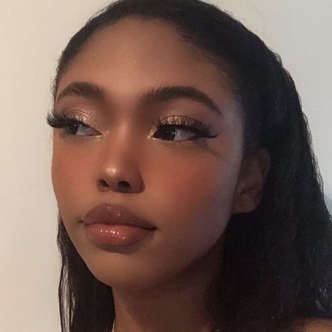 Glossy ! shared by Kara! on We Heart It Soft Girl Makeup, Soft Makeup Looks, Casual Makeup, Makeup For Black Skin, Brown Skin Makeup, Simple Makeup Looks, Fairy Makeup, Cute Makeup Looks, Makeup For Teens