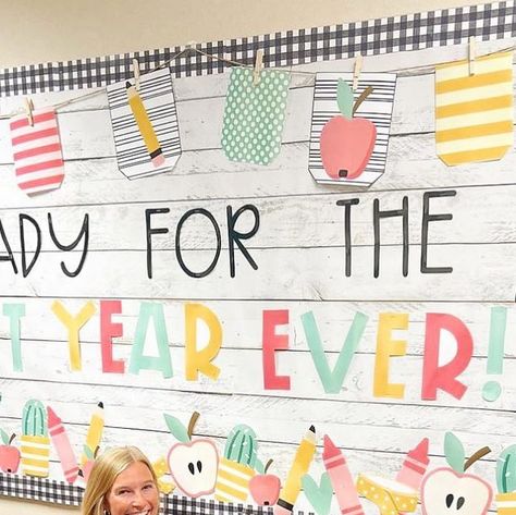 Ashley McKenzie on Instagram: "How cute is this back to school bulletin board @lifewlittlelearners put together from my school supplies themed bulletin board kit?! 😍🤩 If you want a fun way to welcome your students head to the link in my bio to grab the easy printable kit!" Welcome To The Team Bulletin Board, Kindergarten Display Board Ideas, Back To School Bulletin Boards Kinder, Monthly School Bulletin Boards, Kindergarten Beginning Of Year Bulletin Boards, Beginning Of School Bulletin Boards, Welcome To 1st Grade Bulletin Board, Preschool Bulliten Boards, August School Bulletin Board