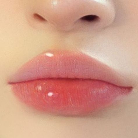 Lip Filler No Cupids Bow, Round Lips Drawing, No Cupids Bow Lips Aesthetic, Full Pouty Lips, Round Cupids Bow Lips Aesthetic, Round Cupids Bow, Heart Shaped Lips Aesthetic, Heart Lips Shape, Round Lips Aesthetic