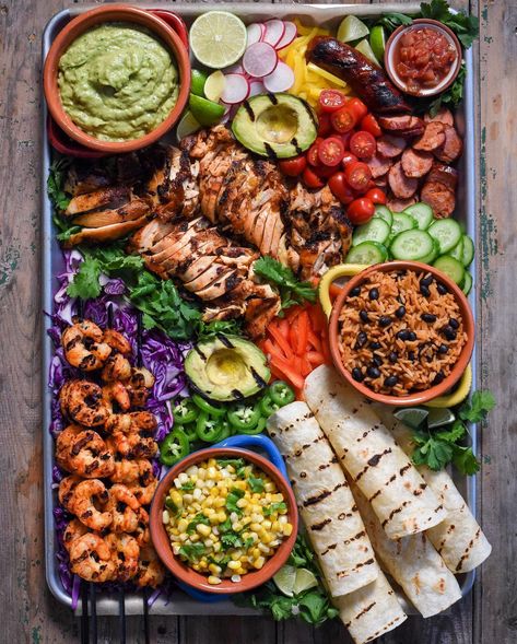 Food Presentation, Shrimp Chorizo, Taco Platter, Chicken Shrimp, Charcuterie Inspiration, Party Food Platters, Charcuterie Recipes, Party Platters, Food Platters