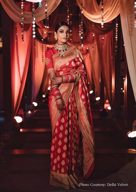Red Saree Wedding, Reception Sarees, Sabyasachi Sarees, Sabyasachi Bride, Bridesmaid Saree, Bridal Photographs, Indian Bridal Sarees, Bengali Bride, Indian Bride Outfits