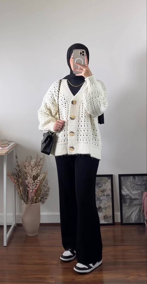Outfit Ideas Winter For Hijab, Modest Fashion Outfits Hijab, Modest Fashion Hijab Winter, Halal Outfits Winter, Modest Hijabi Outfits Aesthetic, Hijab Outfit For Winter, Hijab Outfit Ideas Winter, Hjabi Girl Outfit, Knitware Outfits