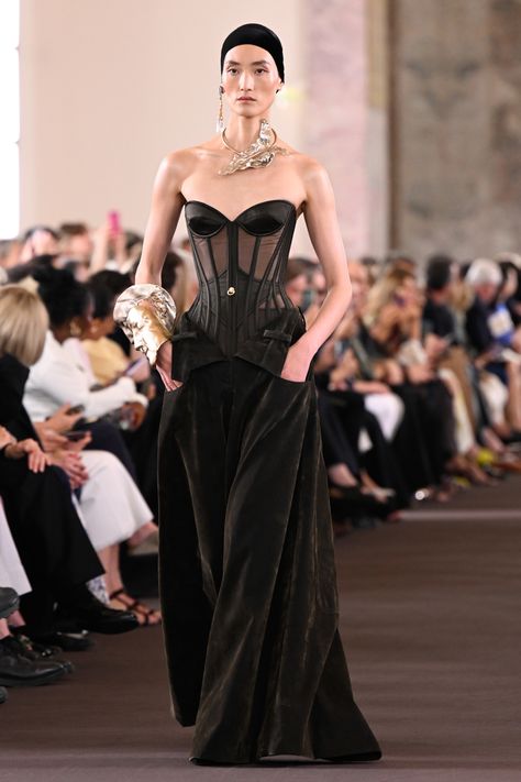 Couture, Schiaparelli Fall 2023 Couture, High Fashion Runway Outfits 2023, Corset High Fashion, Couture Fashion 2023, High Couture Dresses, High Fashion Sketches, High Fashion Runway Outfits, 2023 High Fashion