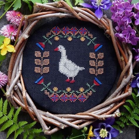 Back Stitch, Goose Cross Stitch Pattern, Goose Cross Stitch, Scandinavian Cross Stitch Patterns, Country Cross Stitch, Scandinavian Cross Stitch, Cross Stitch Borders, Cross Stitch Patterns Free, Cross Stitch Chart