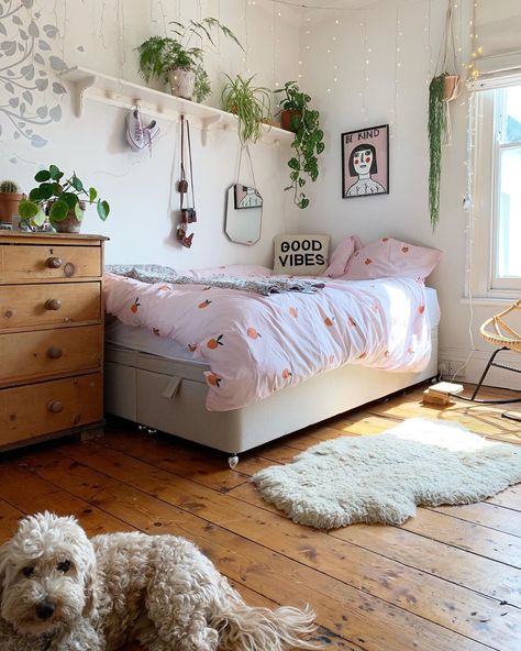 Dee - Interior Design ❤️❤️❤️ on Instagram: “AD If your teen has outgrown their single bed but their room is too small for a double bed then consider a four foot wide small double. The…” Room Ideas With Single Bed, Small Room Design Double Bed, Double And Single Bed In One Room, Bedroom Single Bed Ideas, Single Bed Decor Ideas, Small Bedroom Ideas Double Bed, Small Bedroom Double Bed Layout, Bedroom Ideas For Small Rooms Single Bed, Bedroom With 2 Beds Ideas