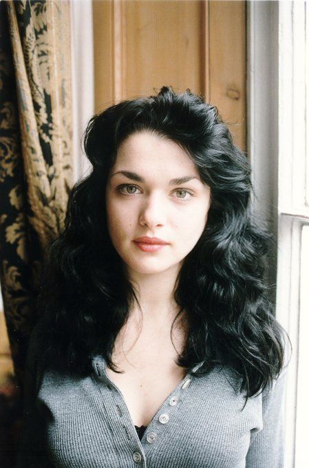 Le Cinéma on Twitter: "Rachel Weisz, 1993. ©Danny Elwes/Evening Standard/REX https://t.co/ZYzAX19rGg" / Twitter Black Hair, Rachel Weisz, Rachel Weisz Young, Rachel Weiss, 90s Stars, Beauty Icons, Hair Inspo, Pretty Woman, Pretty People