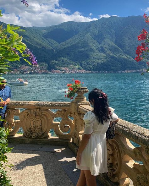 Italy Picture Ideas Aesthetic, Lake Como Inspo Pics, Lake Como Italy Photo Ideas, Lake Como Aesthetic Outfits, Lake Como Outfits Summer, Lake Como Instagram Spots, Lake Como Pictures, Lake Como Dress, Portofino Italy Outfit