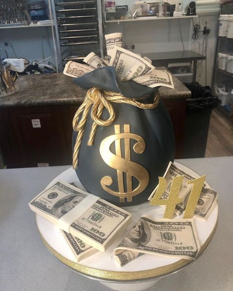 Money Cakes For Men, Classy Cake For Men, Money Cake For Men, Money Cakes Birthday, Money Birthday Party Theme, Money Birthday Cake For Men, Money Themed Birthday Party, Money Theme Party Ideas, Money Cake Ideas For Men