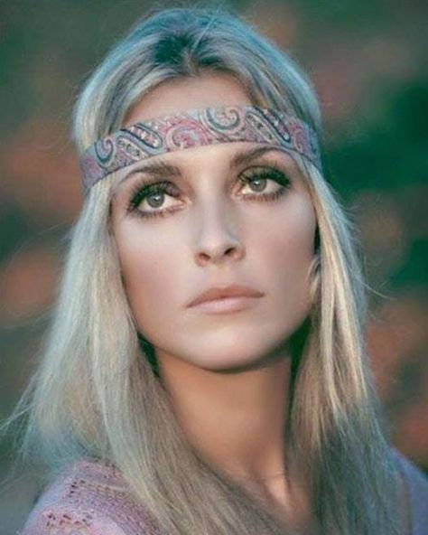 Sharon Marie Tate Polanski (January 24, 1943 – August 9, 1969) 70s Makeup Hippie, 70s Makeup Hippie 1970s, 70s Hippie Hair, Makeup Hippie, 1960s Makeup, Hippie Makeup, 1970s Hairstyles, Dennis Wilson, 70s Makeup