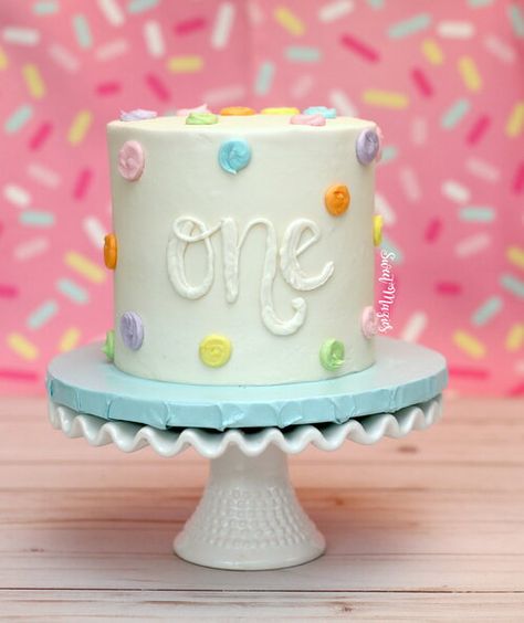 Essen, Fun Smash Cake Ideas, One Year Old Birthday Smash Cake, Minimalist Smash Cake, 1birthday Cake Girl, Simple One Year Birthday Cake, 1 Year Bday Cake, Plain Smash Cake, One Year Old Cake Ideas