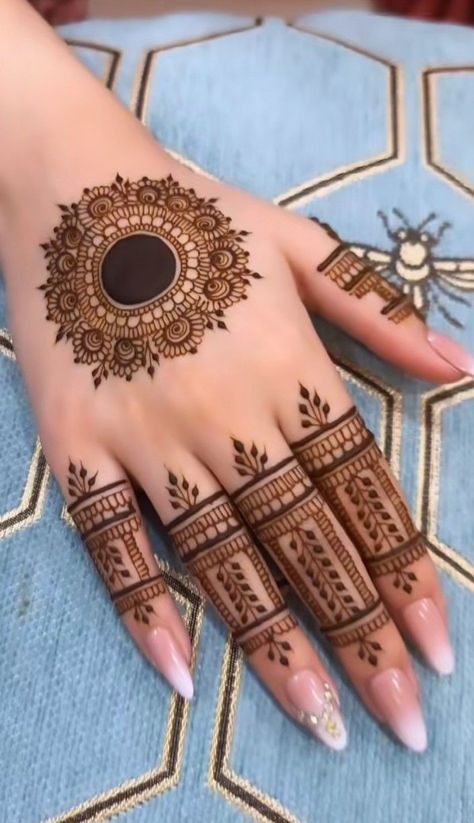 #hennadesigns #henna #hennaart #hennaartist #hennatattoo #mehndi #hennalove #hennadesign #hennainspire #hennawedding #mehendi #hennainspiration #bridalhenna #hennafun #hennainspo #art #mehndidesigns #mehandi #mehndiartist #hennasimple #hennartist #mehendidesign #mehndidesign #hennalookbook #whitehenna #wedding #mehndiart #bridalmehndi #hennapengantin #hennamurah Mehndi Design Fingers Simple, Mehendi Designs For Hands For Wedding, Feet Mendhi Simple, Easy Mandala Mehndi Design, Back Side Henna Design, Mandala Mendhi Design, Mandala Art Mehendi, Henna Minimal Designs, Mehndi Designs Feet Simple