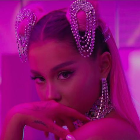 Ariana Grande 7 Rings, Ariana Grande Music Videos, Thank U Next, Ariana Grande Wallpaper, Ariana Grande Photos, 7 Rings, Pretty Photos, Famous Celebrities, Thank U