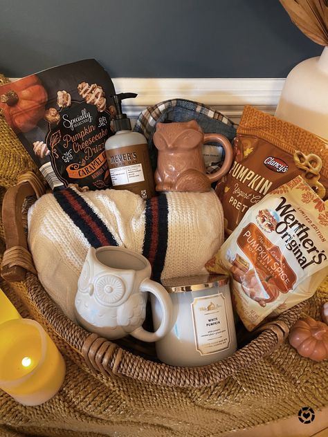 Cozy Date Night Gift Basket, Small Themed Gift Baskets, Stuff To Put In A Gift Basket, Keurig Gift Basket Ideas, Coffee Prize Basket, Cozy Birthday Gift Basket, Snacks For Gift Baskets, Welcome Fall Gift Basket, Cute Fall Gift Baskets