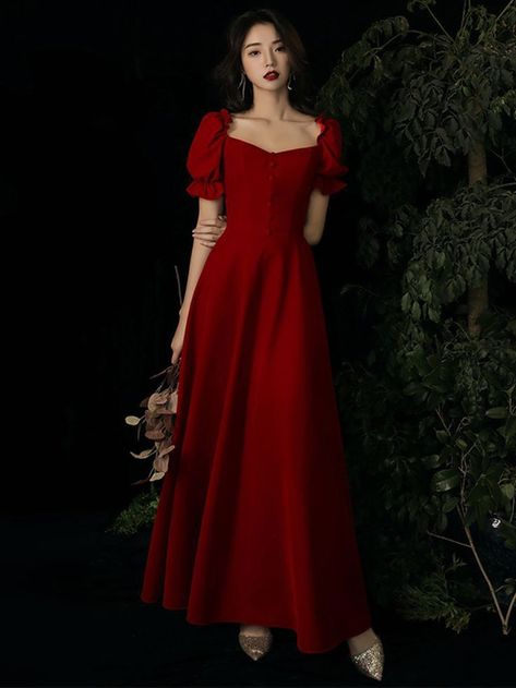 Red Autumn Dress, Elegant Red Dress Long Sleeve, Red Long Dress Casual, Red Formal Dress Short With Sleeves, Short Sleeve Prom Dress Long, Red Dresses Long Elegant, Short Sleeve Red Dress, Red Dress With Accessories, Dark Red Dress With Sleeves