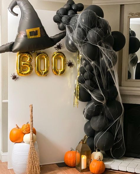 Halloween Party Decor Birthday, Balloon Garland Halloween, Witch Balloon Garland, Witch Halloween Party Decorations, Halloween Birthday Party Backdrop, Glow Halloween Party, Halloween Birthday Backdrop, Halloween Ballon Arc, Décoration Halloween Diy