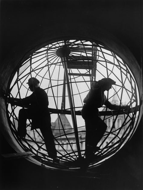 Russian Avant Garde, Avant Garde Artists, Russian Architecture, Jewish Museum, Gelatin Silver Print, Central Station, Ways Of Seeing, Photojournalism, Black And White Photography