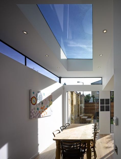 Love the high level/clerestory windows and skylight.: Skylights Ideas, Flat Roof Extension, Skylight Kitchen, Roof Extension, Plafond Design, House Extension Design, Clerestory Windows, Roof Architecture, Roof Window