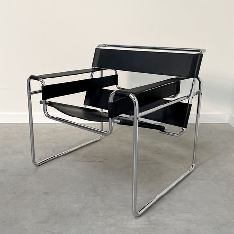 Listed on VNTG.com: Vintage Marcel Breuer 'Wassily' chair by Knoll Studio, 1990s | #vntg #vintage Marcel Breuer Wassily Chair, Marcel Breuer Chair, Breuer Chair, Mcm Chair, Bauhaus Chair, Wassily Chair, Studio Chairs, Chair Vintage, Dream Furniture