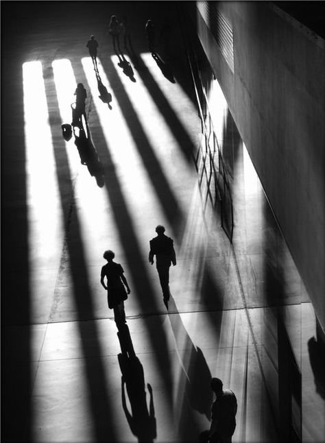 ©  Benjamin Ignace Lumiere Photo, Lights And Shadows, Silhouette People, Shine The Light, Shadow Photos, Photo B, Tate Modern, Couple Photography Poses, Photo Lighting