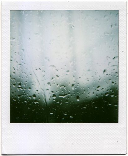 enjoy the rain, Rain Film Photography, Poloride Pictures Aesthetic, Fake Polaroid, Buzzcut Season, Polaroid Ideas, Rainy Window, Perfect Imperfection, Polaroid Photography, Instant Photography