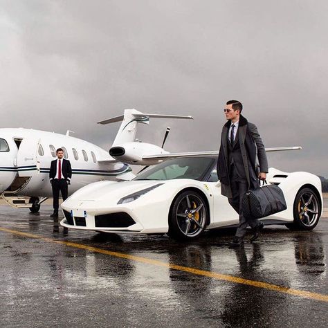 The Luxury Lifestyle Magazine en Instagram: “Courtesy of @tomclaeren - Ferrari to the Jet” Gentleman Style, Rich Lifestyle Luxury, Luxury Private Jets, Rich Lifestyle, Rich Life, Billionaire Lifestyle, Private Jet, Mens Luxury, Steve Jobs