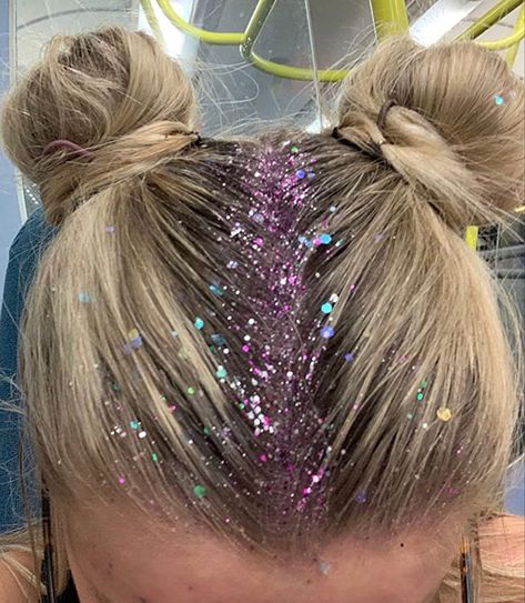 Glitter Middle Part Hair, Long Live Eras Tour Outfit, Concert Hairstyles With Glitter, Hair Taylor Swift Concert, Glitter In Hair Part, Hairstyle For Taylor Swift Concert, Eras Tour Face Glitter, Taylor Swift Concert Hairstyles Lover, Eras Tour Hair Ideas Midnights