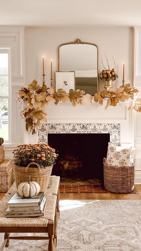 Natal, Fall Fireplace Decor, Fall Mantle Decor, Fall Room Decor, Creek House, Fall Fireplace, Neutral Fall Decor, Fall Living Room, Fall Thanksgiving Decor