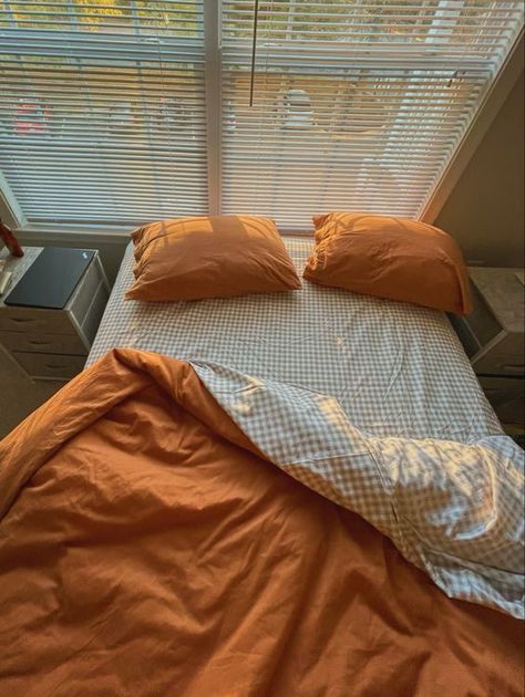 Yellow And Orange Bedding, Fall Bed Sheets Aesthetic, Pumpkin Orange Bedding, Burnt Sienna Bedding, Dark Orange Bed Sheets, Tan Orange Aesthetic, Orange Bed Cover, Bed Orange Aesthetic, Fall Sheets Bed