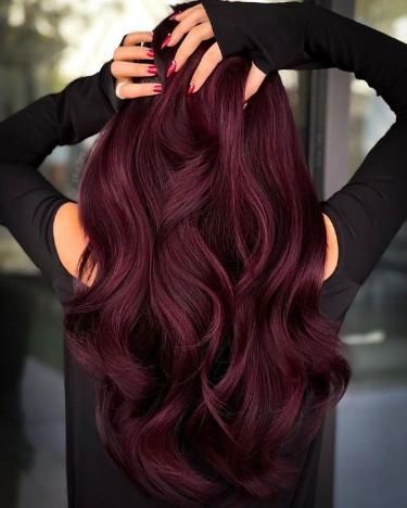 Pelo Color Borgoña, Pelo Color Vino, Wine Hair Color, Dark Red Hair Color, Kadeřnické Trendy, Wine Hair, Red Hair Inspo, Vlasové Trendy, Dyed Red Hair