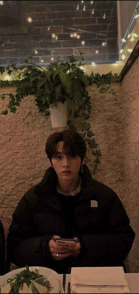 Stray Kids Members Names, Leeknow Wallpaper Lockscreen, Lee Know Boyfriend Material, Leeknow Wallpaper, Straykids Lee Know, Lee Know Wallpaper, Aesthetic Character, Mash Potatoes, Straykids Leeknow