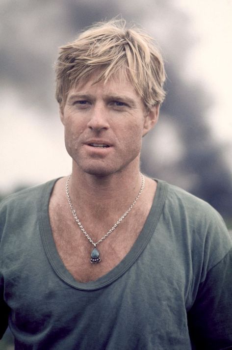 8 of Robert Redford's hunkiest throwback photos you can't miss Robert Redford Hair, Robert Redford The Way We Were, Robert Redford Young, Robert Redford Movies, Tall Actors, Cowboy Films, Barefoot In The Park, Throwback Photos, Sundance Kid