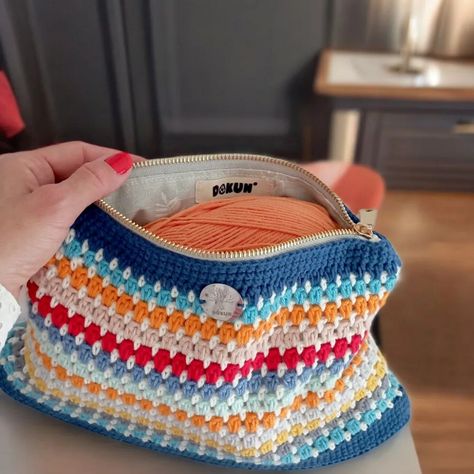 Hello everyone 💞 💭 How would you like to use it? 🪩 Handbag, makeup bag, travel organizer... This handy-sized handmade bag is waiting for you 🩷 💌 You can contact me for information and orders 💌 * * * #dokunuşunseniyansıtsın #dokunstore #crocheting #grannysquare #crochetersofinstagram #vintagebag #vintage #boho #bohostyle #streetstyle #grannysquarebag #handmade #handmadebag #bag #baglover #pouch #elemeği #crochet #crochetaddict #makeup Crochet Makeup Bag, Makeup Bag Travel, Granny Square Bag, Travel Organizer, Travel Organization, Handmade Bag, Bag Travel, Vintage Bags, Waiting For You