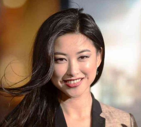 Zhu Zhu Affairs, Age, Net Worth, Height, Bio and More Check more at https://thepersonage.com/zhu-zhu/ Zhu Zhu, Ali Michael, Daniel Day, Day Lewis, What Women Want, Body Figure, Film Actress, Most Beautiful Faces, Hair Color For Black Hair