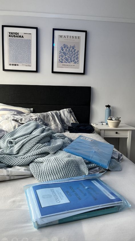 Black White And Light Blue Bedroom, Black And Light Blue Bedroom, Grey White Blue Bedroom, Blue Grey Apartment, Navy Blue And White Bedroom Decor, Dark Blue And White Room Aesthetic, Navy Accents Bedroom, Navy Blue And White Bedroom Aesthetic, Room Inspo Blue And White