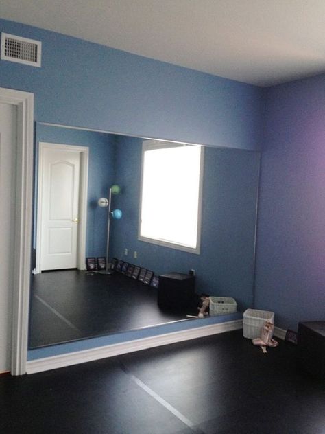 Dance Studio Room Ideas, Dance Studio At Home Ideas, Dance Studio In Bedroom, Dancing Studio Design, Dance Mirror In Bedroom, Dance Bedroom Aesthetic, Dance Room Aesthetic In House, Dance Room Ideas In House, Bedroom Dance Studio