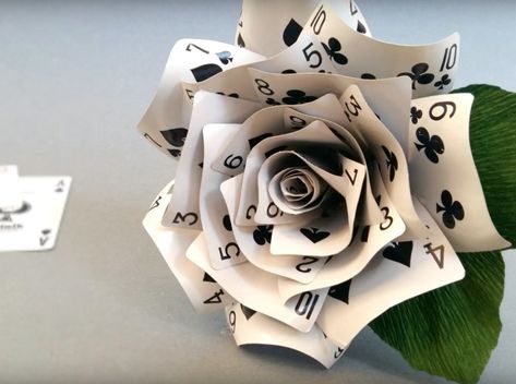 Cool Crafts You Can Make Out of Playing Cards (VIDEO) - Craftfoxes Flowers Made From Playing Cards, Playing Card Flowers Diy, Diy With Playing Cards, Playing Cards Outfit, Playing Card Outfit, Playing Cards Art Diy, Cards Costume, Playing Card Crafts, Diy Playing Cards