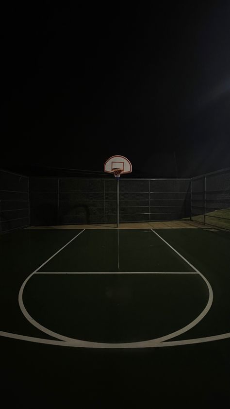 Basketball Outside Court, Dark Basketball Court, Basketball Court Aesthetic Background, Basketball Dark Aesthetic, Green Basketball Aesthetic, Dark Basketball Wallpaper, Basketball Hoop Aesthetic, Basketball Aesthetic Dark, Aesthetic Basketball Court