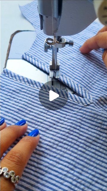 Sewing Necklines Ideas, Sewing Tricks And Tips, Serger Projects Beginner, Sewing Hacks Videos, Stiching Ideas, Diy Belt For Dresses, Sewing Tips And Tricks, Sewing Details, Sewing Tricks