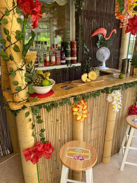 Margaritaville Bar, Tiki Bars Backyard, Tiki Party Decorations, Pool Bar Ideas, Margaritaville Decor, Tiki Bars Diy, Homemade Chalkboard, Flower Decoration Ideas, Garden Bar Ideas