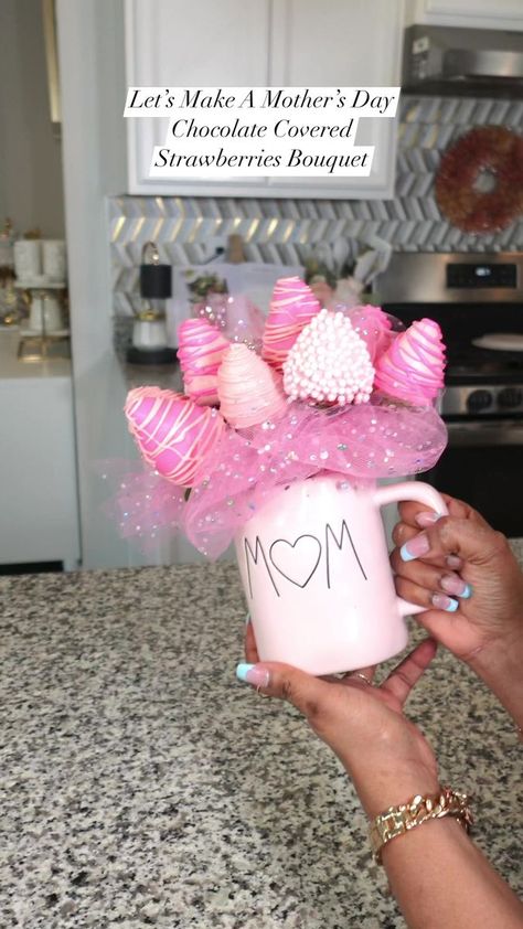 Happy Friday! Chocolate covered strawberry bouquet. #mothersdaygiftideas #GiftIdeas #kitchengoals #homesweethome #homedecor #diy #Mothersday2023 #chocolatecoveredstrawberries #creative #newvideo | Fabprecious_home | Doechii · What It Is (Block Boy) Mother’s Day Creative Gift Ideas, Diy Bouquet For Mother's Day, Mothers Day Fruit Arrangements, Mother’s Day Treat Gift, Chocolate Strawberry Arrangements, Mother’s Day Sweets Ideas, Mother’s Day Chocolate Flowers, Mother’s Day Chocolate Dipped Strawberries, Chocolate Covered Strawberries Bouquet Diy