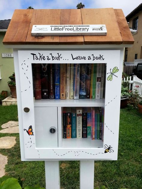 30 DIY Little Free Library Plans You Can Build Little Free Library Painting Ideas, Diy Little Free Library, Small Bookshelf Ideas, Diy Bookshelf Plans, Mini Shed, Best Baby Shower Games, Little Free Library Plans, Tiny Library, Paint Door