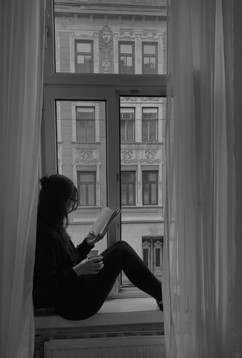 White Reading Aesthetic, Reading Books Black And White, Reading Aesthetic Black And White, Bookish Profile Pictures Aesthetic, Black And White Writing Aesthetic, Black And White Reading Aesthetic, Writing Images Pictures, Reading And Writing Aesthetic, Reading Profile Picture