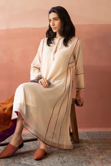 Buy White Striped Chanderi Solid Round Kafil Neck Kurta For Women by Swatti Kapoor Online at Aza Fashions. Couture, Haute Couture, Silk Suit Designs Indian, Latest Kurti Designs Pattern, Indian Summer Dress, Kurti Salwar, Kurta Women, Salwar Kurta, Stylish Kurtis Design