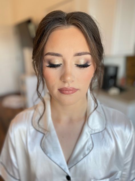 Golden Glow Bridal Makeup, Plus Size Makeup Looks Wedding, Plus Size Makeup, Fall Bridal Makeup, Bridal Makeup Look, Glam Wedding Makeup, Makeup For Hazel Eyes, Makeup For Moms, Bridal Makeup Wedding