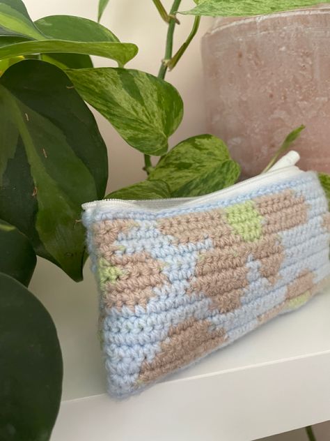 Crochet A Pencil Case, Cute Crochet Pencil Case, Pencil Case Pattern Crochet, Crochet Pencil Case Tutorial, Crochet Pencil Case Aesthetic, Crochet Pencil Case No Zipper, Crochet Pencil Case Free Pattern, Knitted Pencil Case, Crochet Pencil Toppers